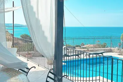 Image de Villa Ibisco, com Piscina e Vista Mozzafiato