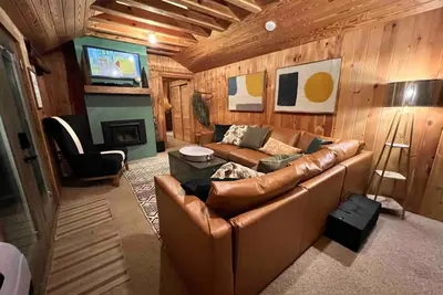 Image de House on private 400 acre mountaintop farm!