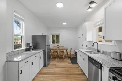 Image de Bloomfield, Shadyside 2 Modern and Spacious Two Bedroom with Free Parking