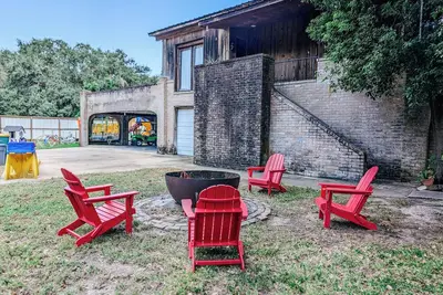 Image de Perfect Family Escape: Playground, Fire Pit, Games & Boat Parking Near Kemah!