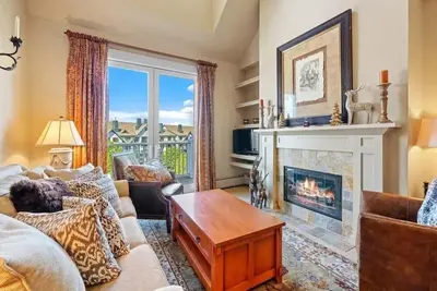 Image de Beautifully renovated 2 bedroom condo in Stratton Vt - walk to Village/Lifts!