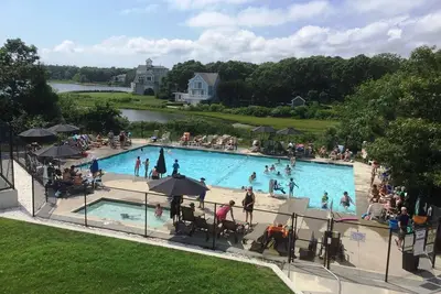 Classic Cape Cod Seaside Cottage for Active Families at tip of Seacoast Shores