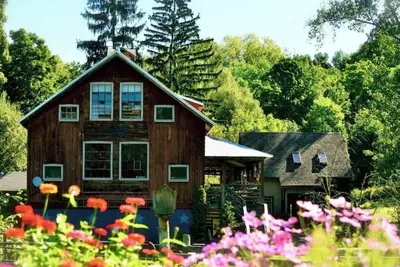 Enjoy the ambiance of the Spirit Horse Farm just 1 mile from the town of Kent Ct