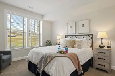 Image de 10 min to lifts, Private home, Sleeps 9, sleep ski and relax