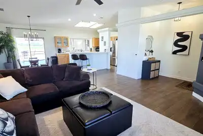 Image de The Fieldhouse / Crews Welcome + Desert Getaway