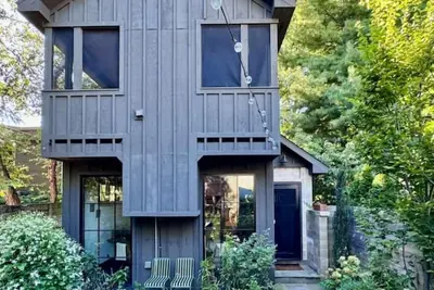 Image de Modern designer home w/ courtyard\n\n