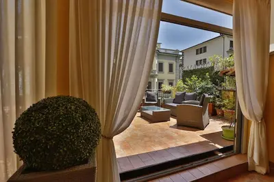 Minutes from the Duomo-Spacious 5 bedroom in the enchanting Central Firenze