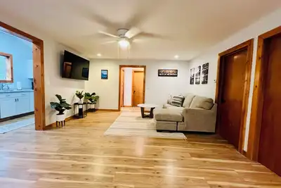 Image de Cozy 3-bedroom Cabin in Historic Lake Idlewild