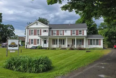 Image de Country Meadows - Bring the whole family, or better yet maybe 3!