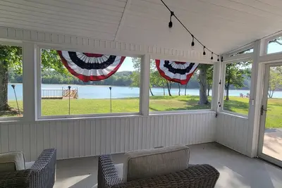 Image de 20% Off Lakefront Tiny Home Dock, Hot Tub, Firepit