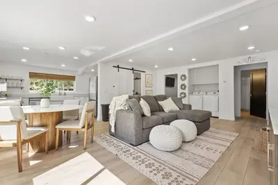 Image de 20ft from Hospital-Hospital Haven w/Sunroom