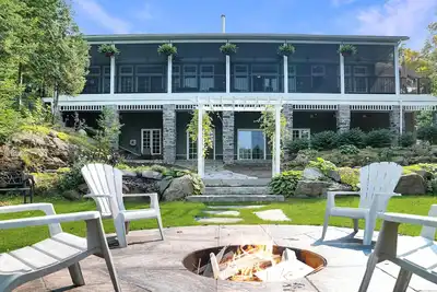 Image de Shangri-La: Your Ultimate Lakeside Retreat