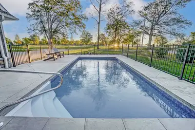 Image de Seasonal Heated Pool, Hot Tub, Golf Course Home with Putting Green, Dogs Welcome