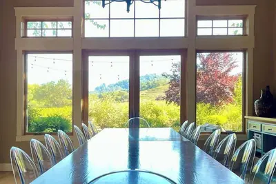 Image de Sprawling Vineyard Estate - Pool, Hot Tub - Stunning Views!