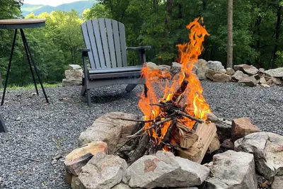 Image de The Rusty Lantern! Enjoy peace and quiet in this cozy mountain cabin! Free WiFi