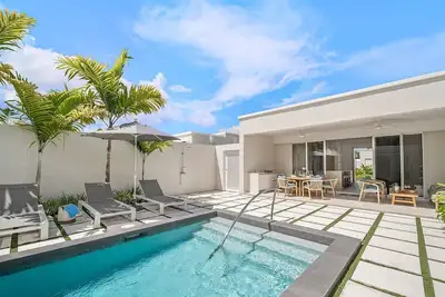 Image de New villa with private pool near beach - Porters Place 11