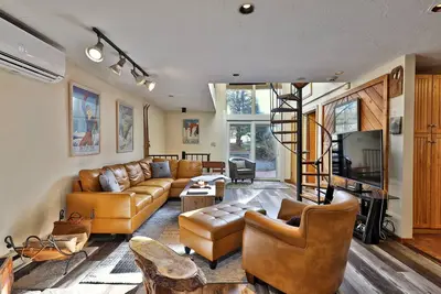 Image de Vertical Drop: Family Ski Home. Hot Tub. Sauna