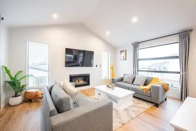 Image de Mountain view/peaceful/warm/family friendly/3bedroom3bathroom/king bed/unitA