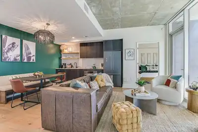 Image de Luxury Downtown Austin condo with Rooftop Pool, Private Balcony & Lake View