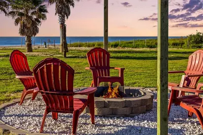 Spacious Getaway | Gulf Views & Gameroom Fun