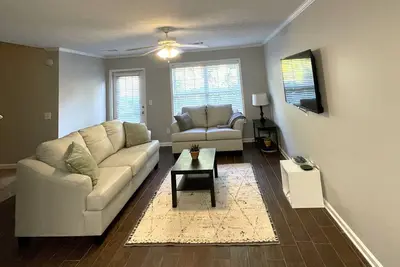 Image de AUsome condo - 2br/2. 5ba - King bed - Golfview