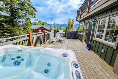 Image de 2-bedroom condo with hot tub and mountain views