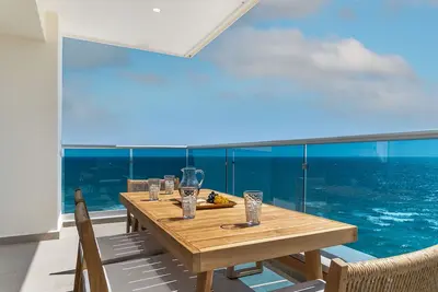 Image de Amazing two bedroom beach front condo W1105