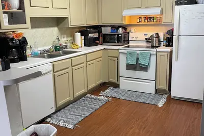 Image de Cozy 1-bedroom home in serene Cartersville with hot tub & WiFi.