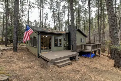 Image de Welcome to your serene forest getaway!