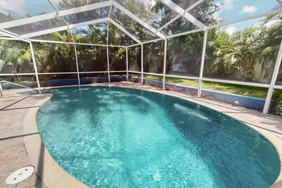 Image de Family friendly home with private pool, hot tub, and close to the beach