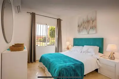 Image de Coastal Apartment-Sleeps 5 Pool Garden ACon FreeP