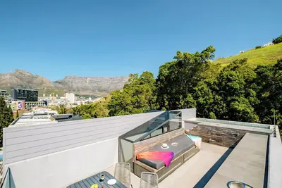 Image de Ultimate Escape in Vibrant De Waterkant at Ishani