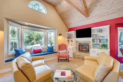 Auburn Farmhouse w/ Fireplace, Close to Wineries