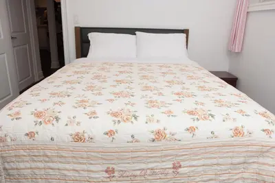 Image de Cozy 2-Bedroom Basement Apartment - Entire Place