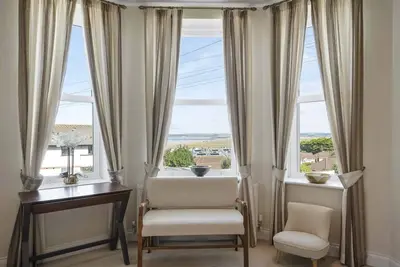 Image de Modern Apartment, Private Parking, Walk to Beach!