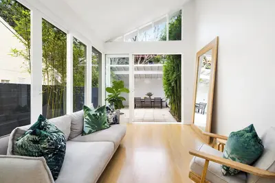 Image de Sunny Beach House ~ Entire home minutes to beach