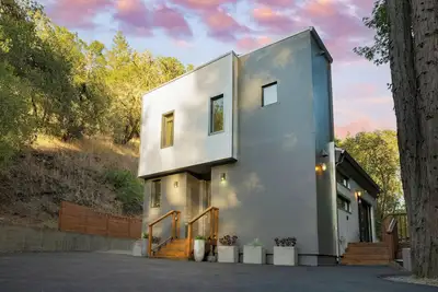 Image de Mill Creek by AvantStay | Modern Design, Patio, Hot Tub