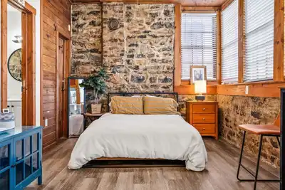 Image de Dog-Friendly Downtown Studio — Walk to Park, Shops