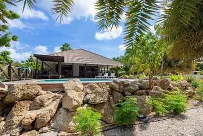 Image de Villa with private pool and tropical garden