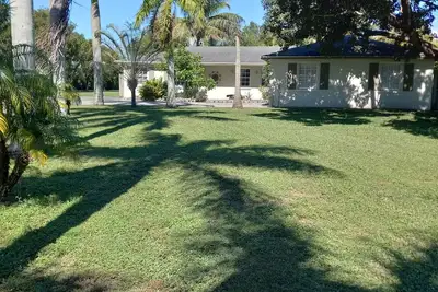 Image de \n\n\nIdyllic Country Living with Modern Comfort 5 cleared Acres in Rustic Ranches