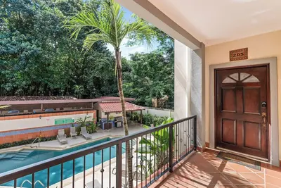 Image de Stylish, Spacious Condo w/ Swimming Pool & Short Walk to the Beach