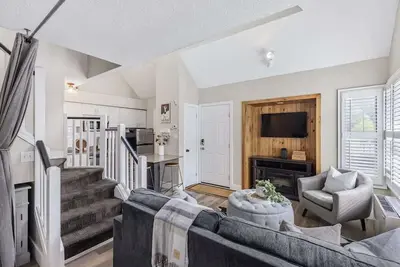 Image de Cozy Nest | Ski-In-Out, Hot Tub & Shuttle