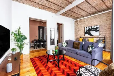 Image de This apartment is a 2 bedroom(s), 2 bathrooms, located in Beyoğlu, İstanbul.