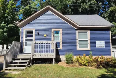 Image de New! 307 Hp Cottage - Very Cute with Great Downtown Location & A/C!