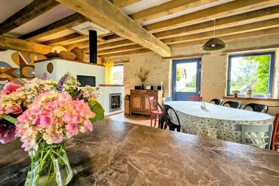 Image de Deux maisons berrichonnes avec jardin privatif et cour partagée, idéale pour les groupes