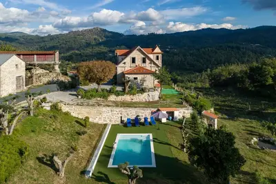 Image de Maison de vacances 'Quinta Do Bairro' avec vue sur les montagnes, Wi-Fi et climatisation