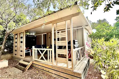 Image de Maison de vacances 'Chalet V Tout Equipé Proche Mer' avec piscine, terrasse et climatisation