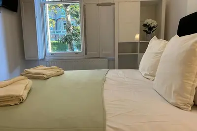 Image de Beautiful 2 Bed in Queens Park, London