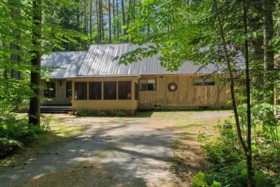 Image de Charming Maine Cabin with Access to Shared Sandy Beach on Highland Lake!
