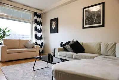 Image de Cozy City Condo by Booklapland